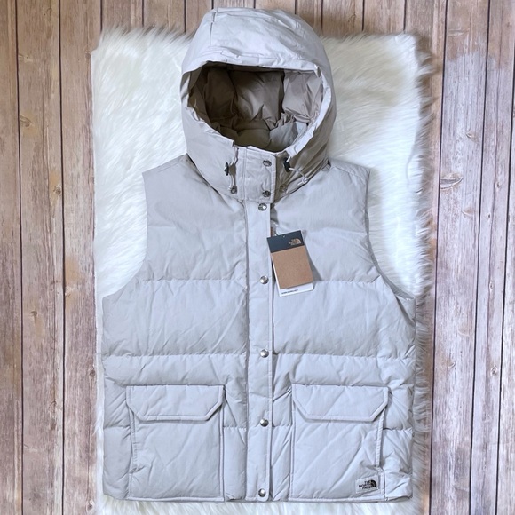 The North Face Down Sierra Vest In Dove Gray - Picture 2 of 8